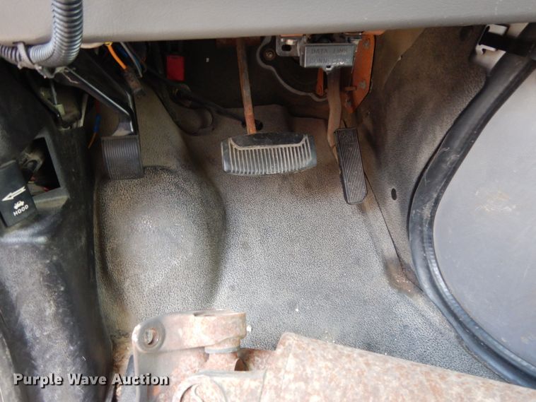 image for item DM6311 2002 Ford Econoline E450  shuttle bus