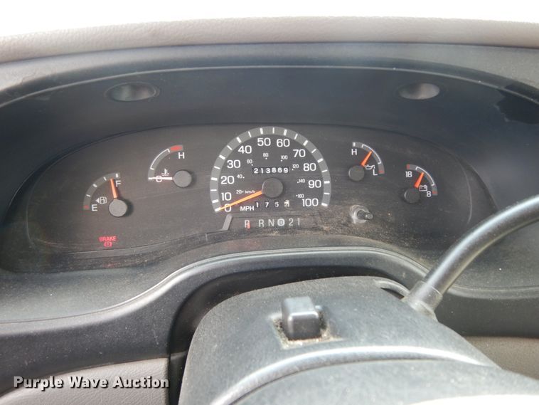 image for item DM6311 2002 Ford Econoline E450  shuttle bus