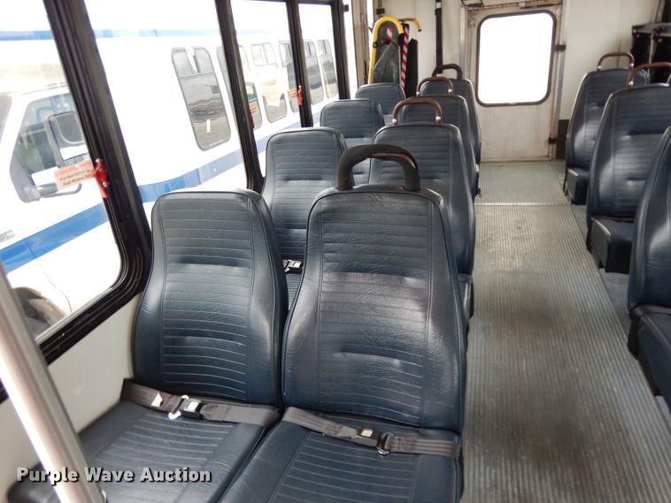 image for item DM6311 2002 Ford Econoline E450  shuttle bus