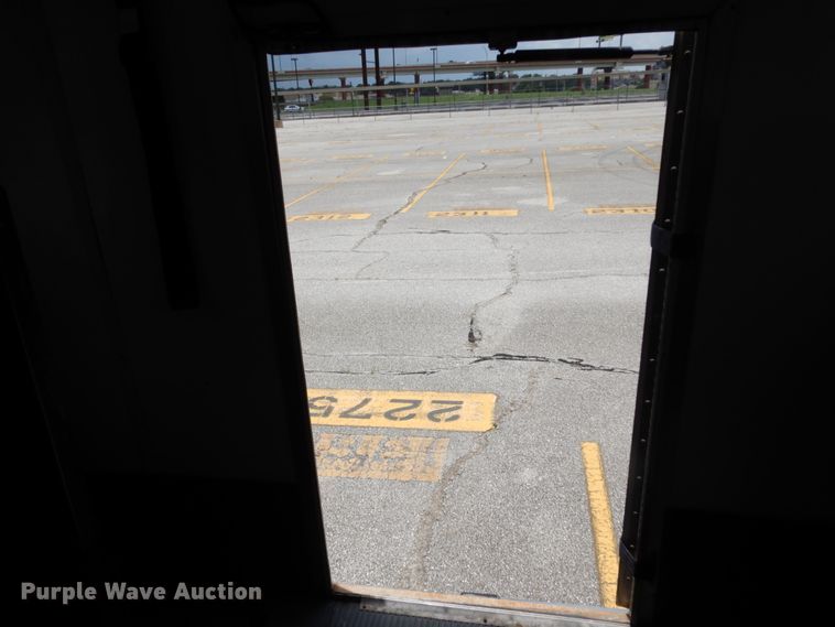 image for item DM6311 2002 Ford Econoline E450  shuttle bus