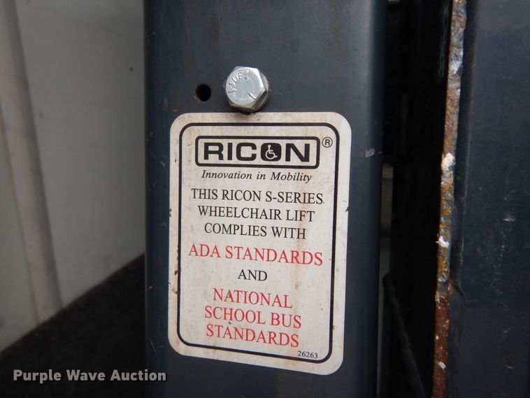 image for item DM6311 2002 Ford Econoline E450  shuttle bus