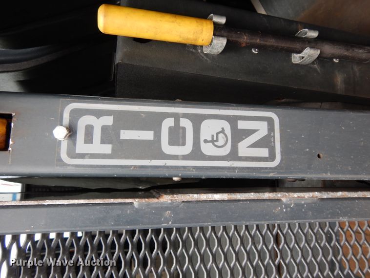 image for item DM6311 2002 Ford Econoline E450  shuttle bus