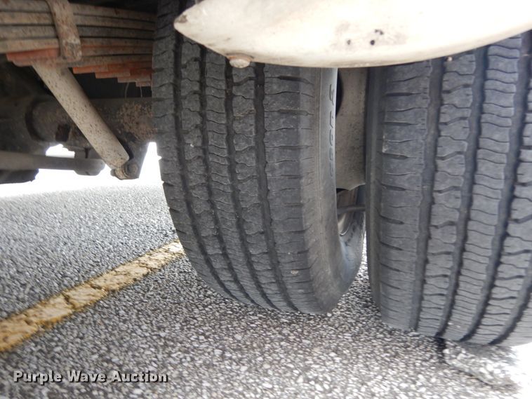 image for item DM6311 2002 Ford Econoline E450  shuttle bus