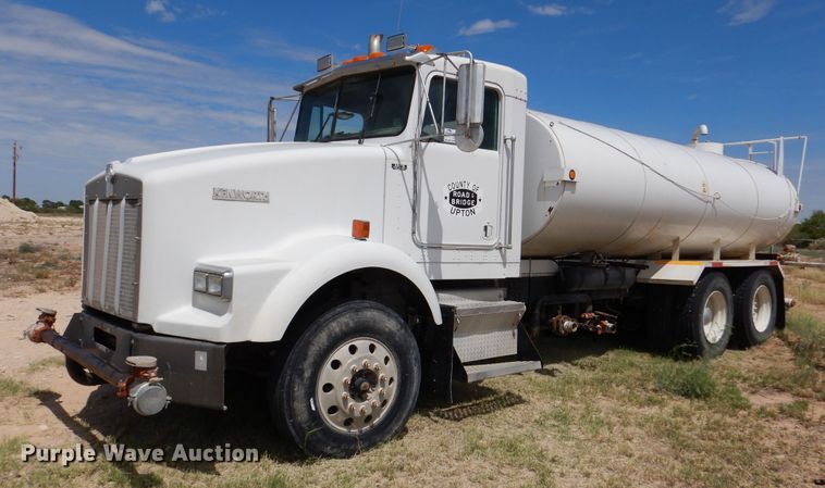 image for item DM6389 1999 Kenworth T800  water truck