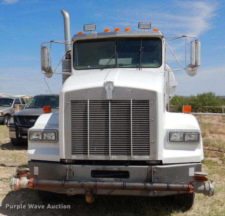 image for item DM6389 1999 Kenworth T800  water truck