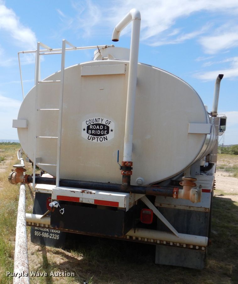 image for item DM6389 1999 Kenworth T800  water truck