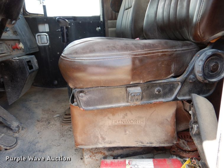 image for item DM6389 1999 Kenworth T800  water truck