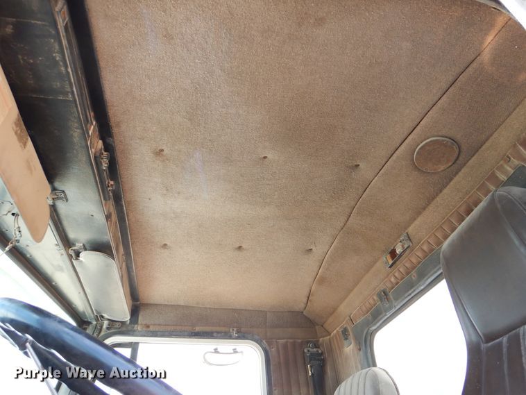 image for item DM6389 1999 Kenworth T800  water truck