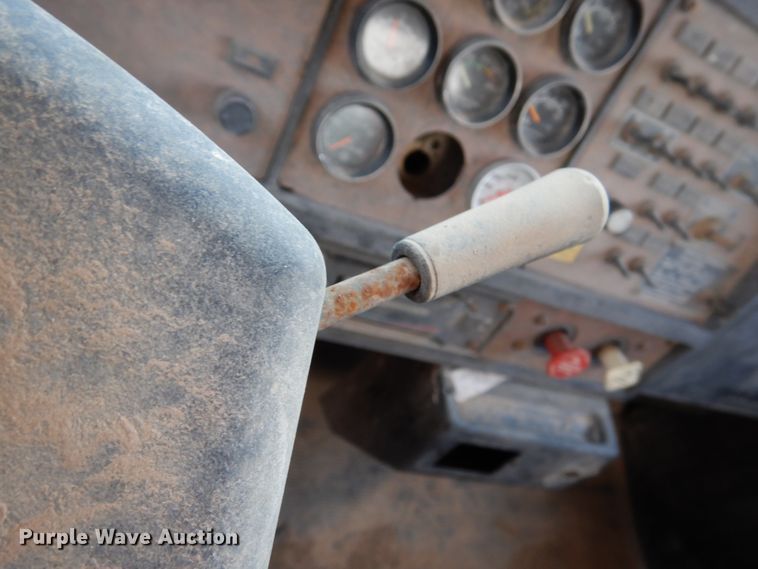 image for item DM6389 1999 Kenworth T800  water truck