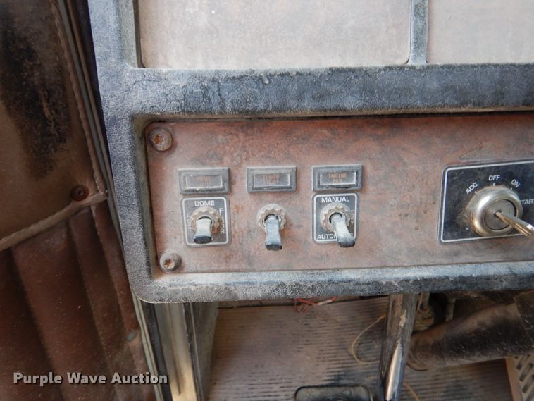 image for item DM6389 1999 Kenworth T800  water truck