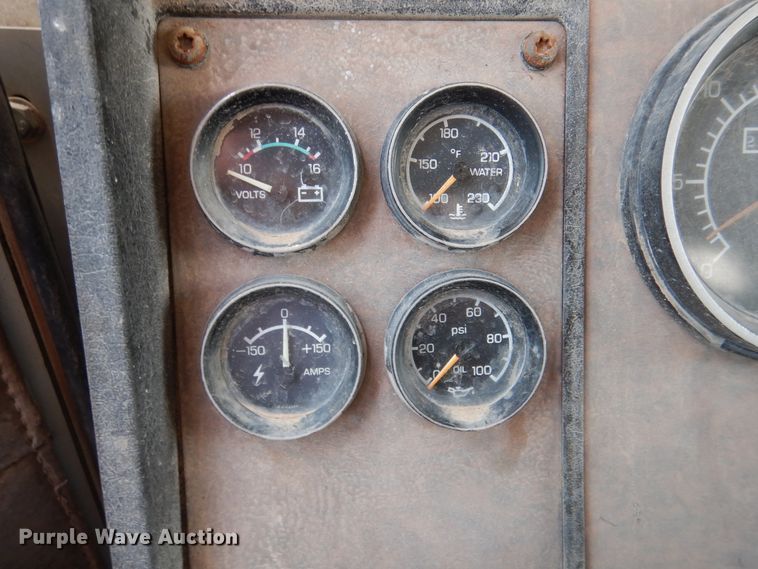 image for item DM6389 1999 Kenworth T800  water truck