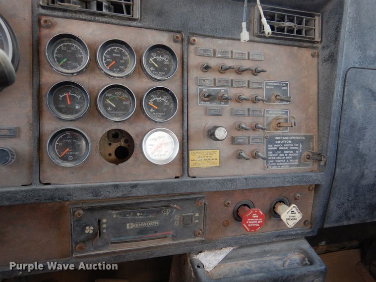 image for item DM6389 1999 Kenworth T800  water truck