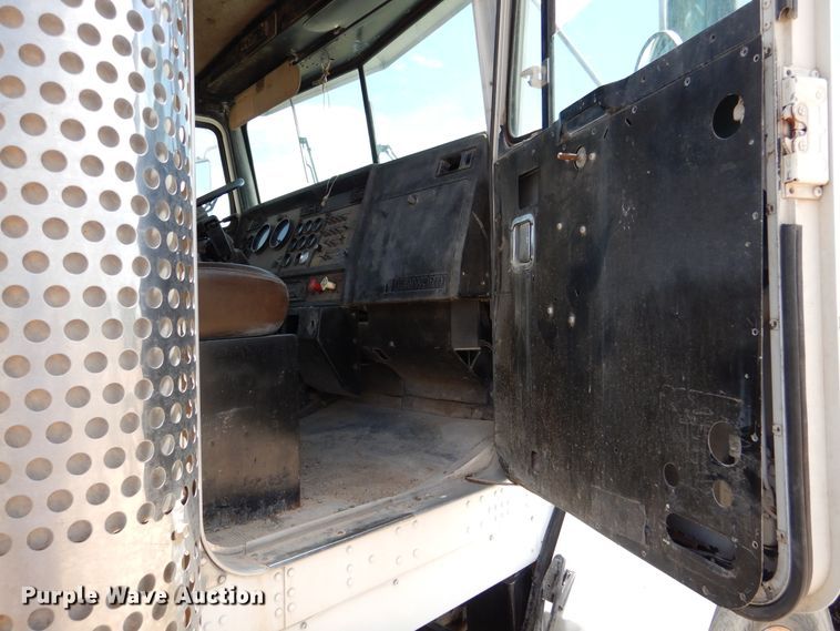 image for item DM6389 1999 Kenworth T800  water truck