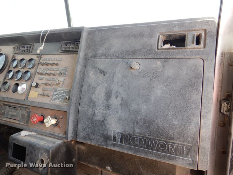 image for item DM6389 1999 Kenworth T800  water truck