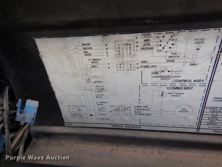 image for item DM6389 1999 Kenworth T800  water truck