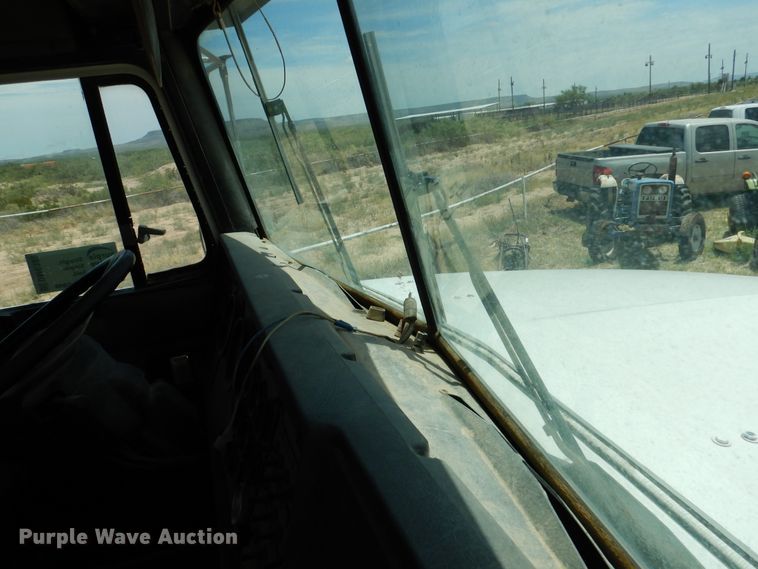 image for item DM6389 1999 Kenworth T800  water truck