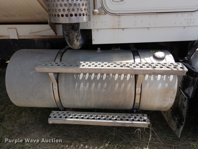 image for item DM6389 1999 Kenworth T800  water truck