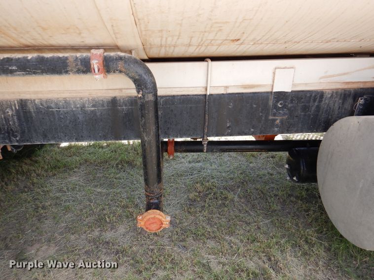 image for item DM6389 1999 Kenworth T800  water truck