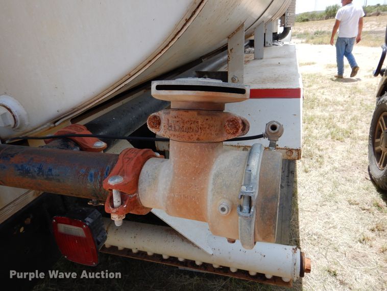 image for item DM6389 1999 Kenworth T800  water truck