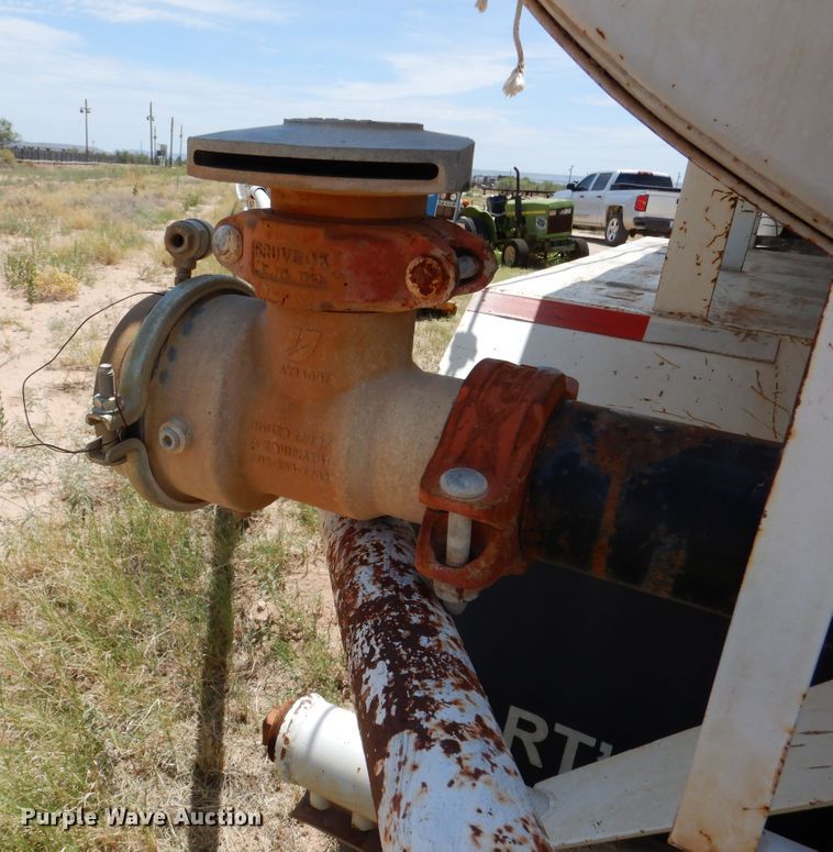 image for item DM6389 1999 Kenworth T800  water truck