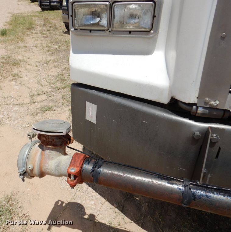 image for item DM6389 1999 Kenworth T800  water truck