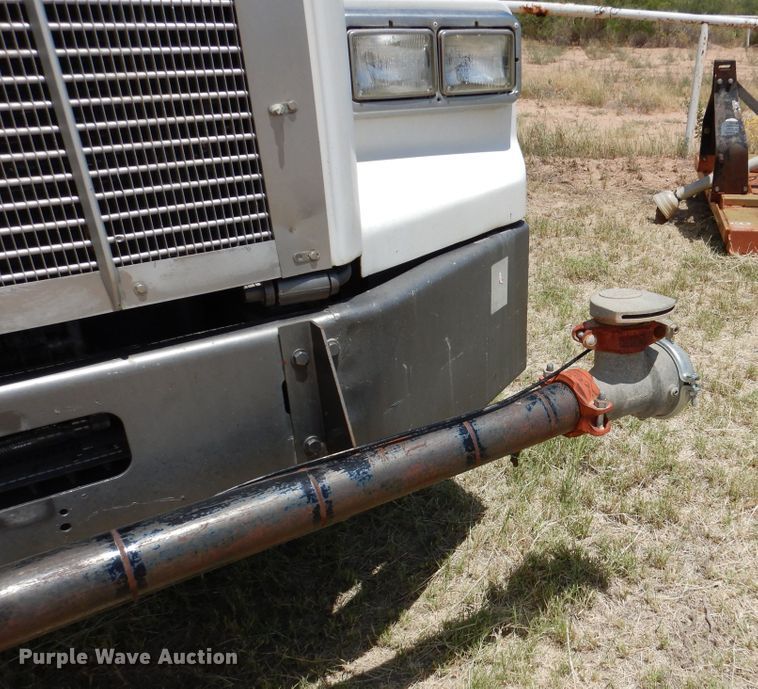 image for item DM6389 1999 Kenworth T800  water truck