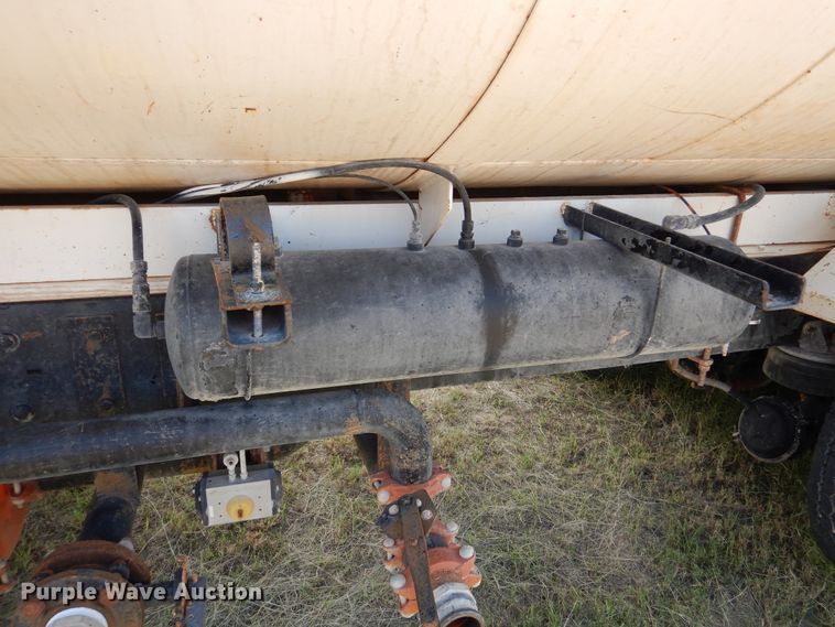 image for item DM6389 1999 Kenworth T800  water truck