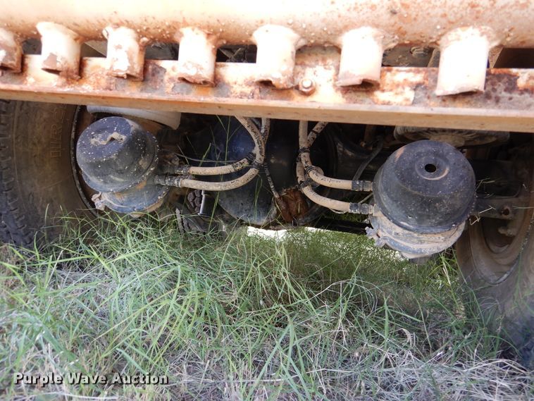 image for item DM6389 1999 Kenworth T800  water truck