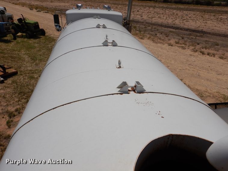 image for item DM6389 1999 Kenworth T800  water truck