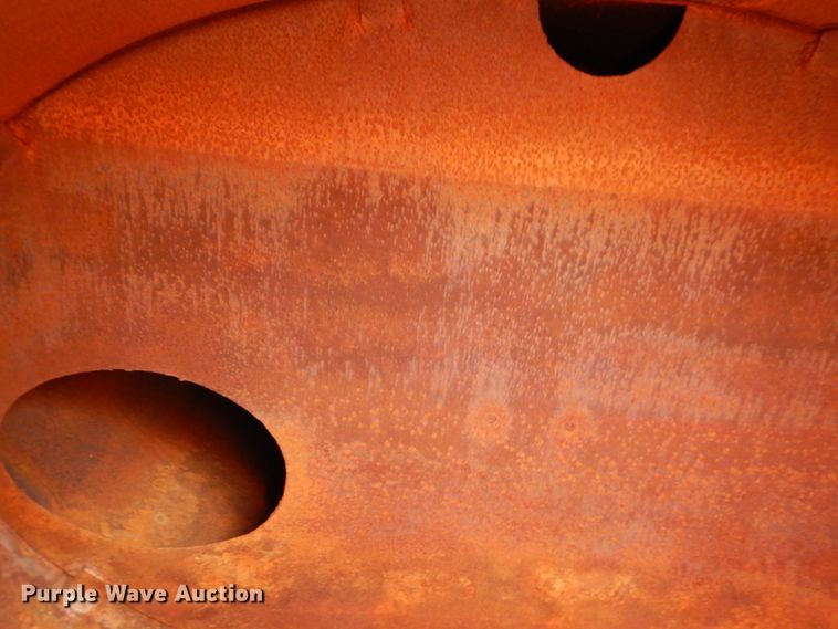 image for item DM6389 1999 Kenworth T800  water truck