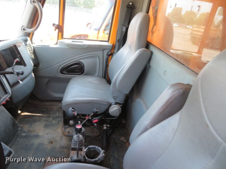 image for item DN5838 2007 International 7400  dump truck