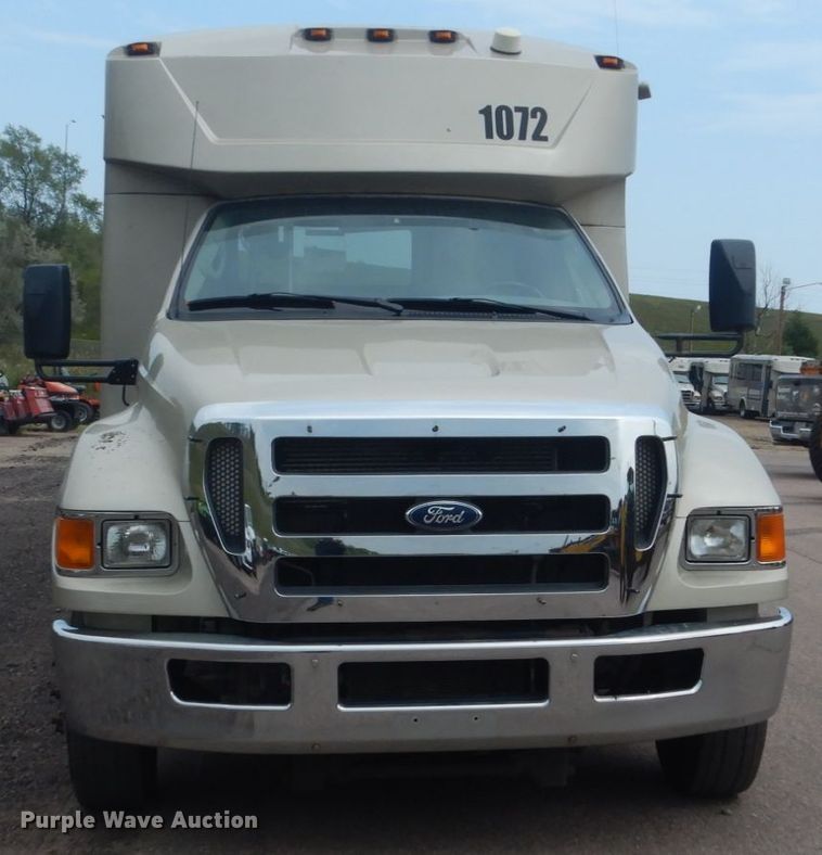 image for item HI9978 2010 Ford F650 Super Duty  shuttle bus