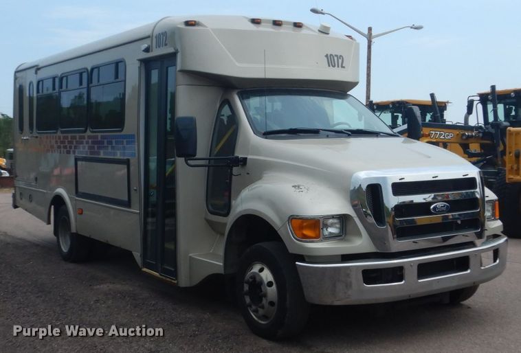 image for item HI9978 2010 Ford F650 Super Duty  shuttle bus