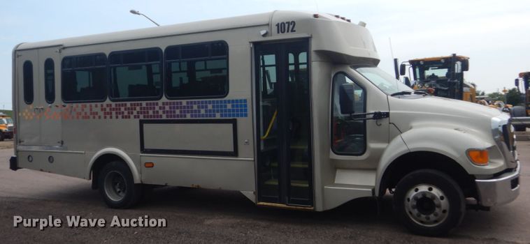 image for item HI9978 2010 Ford F650 Super Duty  shuttle bus