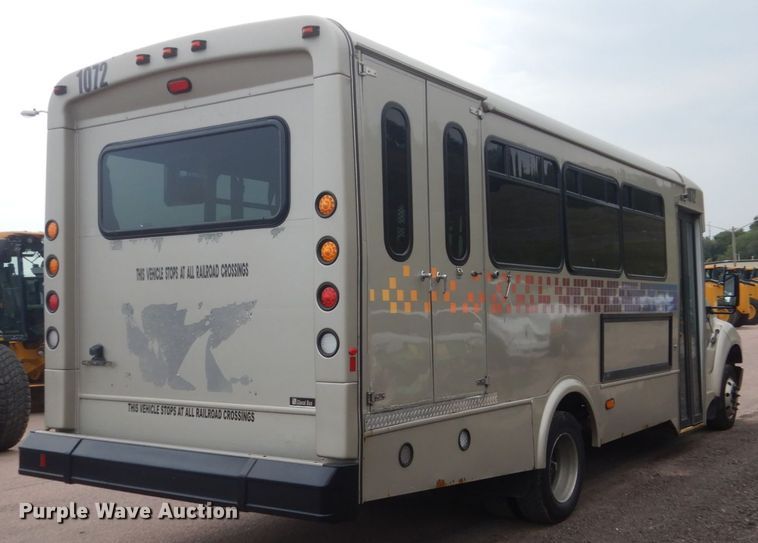 image for item HI9978 2010 Ford F650 Super Duty  shuttle bus