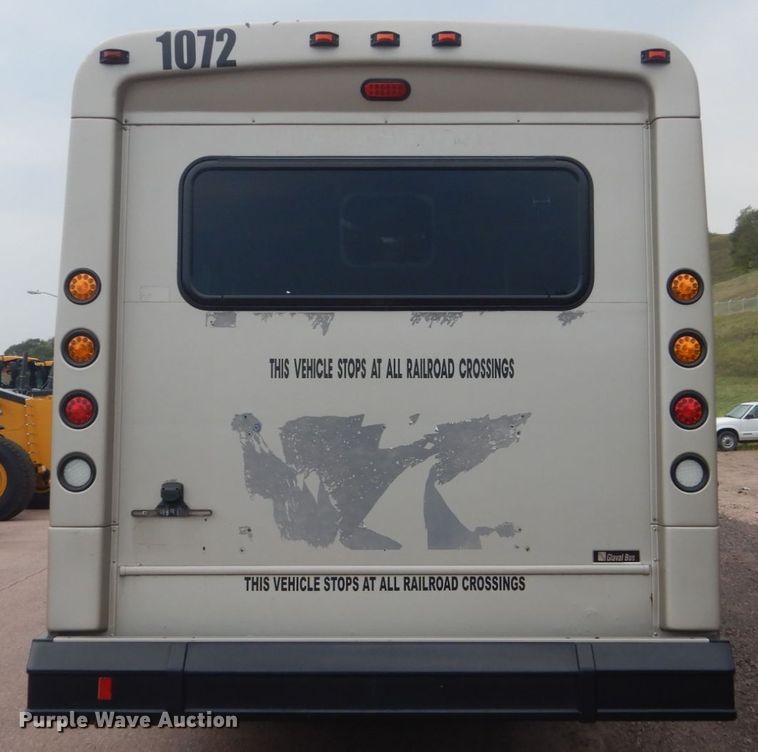 image for item HI9978 2010 Ford F650 Super Duty  shuttle bus