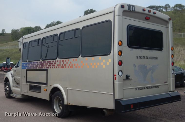 image for item HI9978 2010 Ford F650 Super Duty  shuttle bus