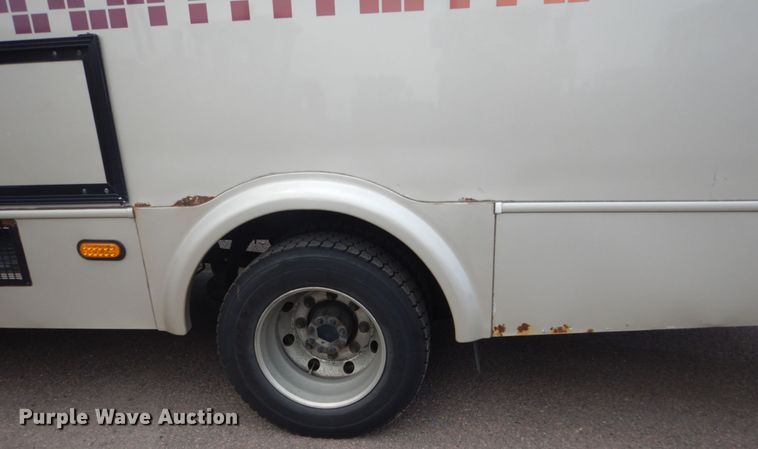 image for item HI9978 2010 Ford F650 Super Duty  shuttle bus