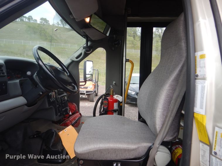 image for item HI9978 2010 Ford F650 Super Duty  shuttle bus