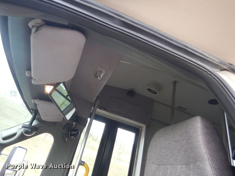 image for item HI9978 2010 Ford F650 Super Duty  shuttle bus