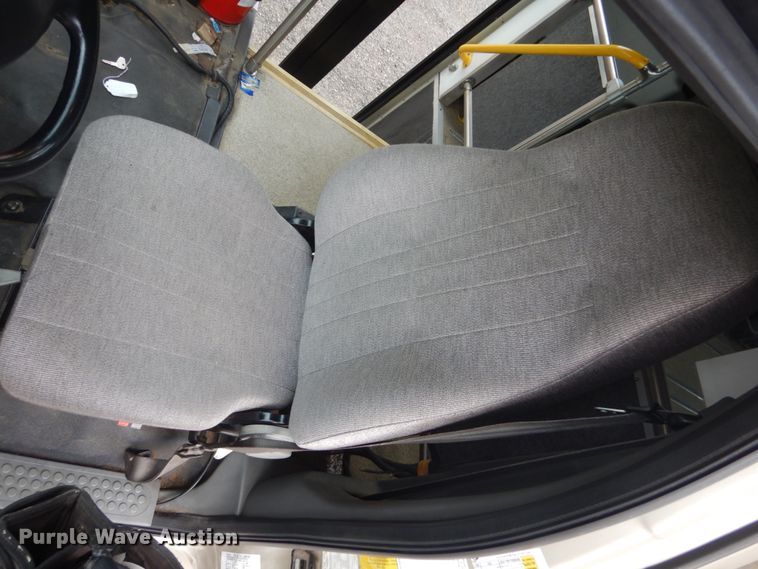 image for item HI9978 2010 Ford F650 Super Duty  shuttle bus