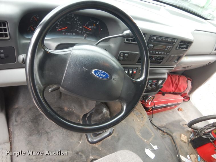 image for item HI9978 2010 Ford F650 Super Duty  shuttle bus