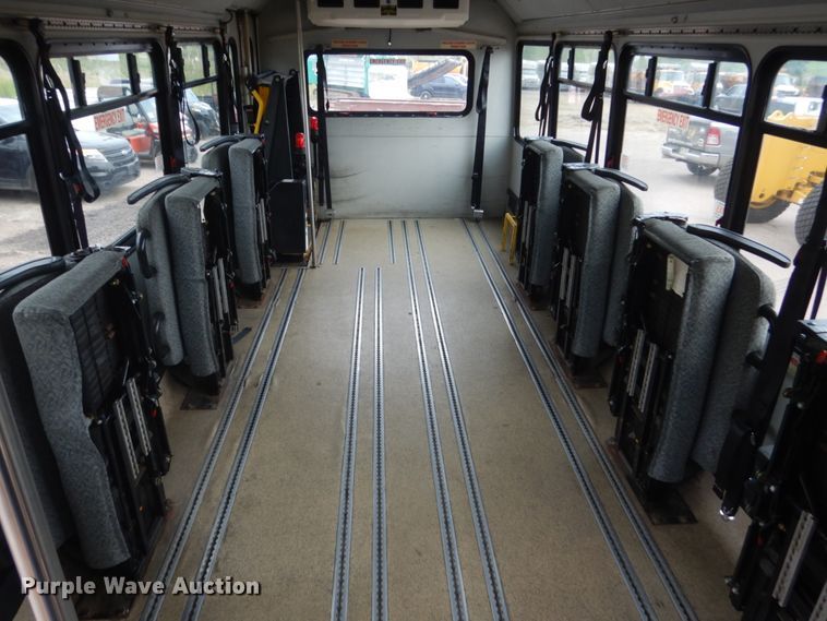 image for item HI9978 2010 Ford F650 Super Duty  shuttle bus