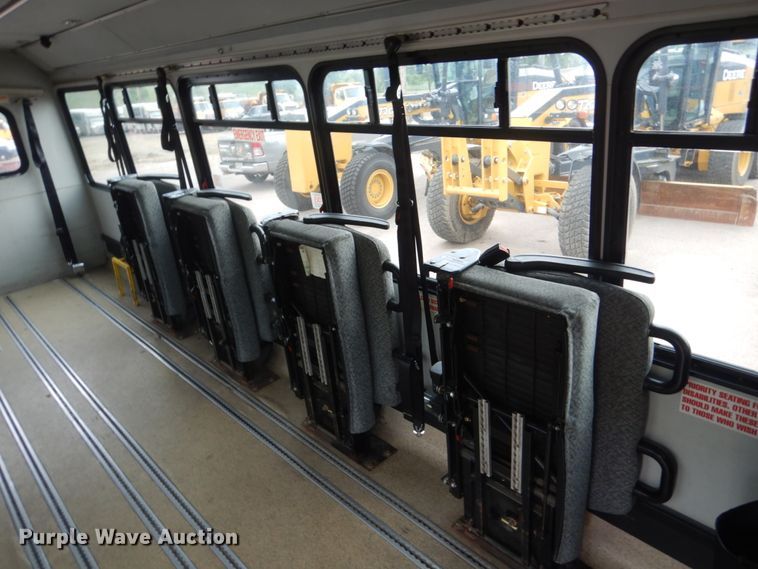 image for item HI9978 2010 Ford F650 Super Duty  shuttle bus