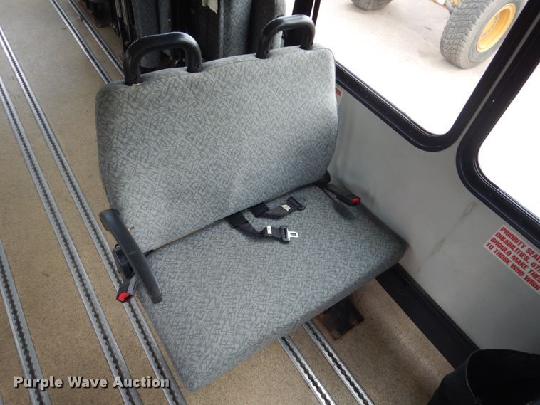 image for item HI9978 2010 Ford F650 Super Duty  shuttle bus