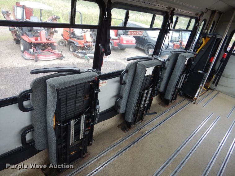 image for item HI9978 2010 Ford F650 Super Duty  shuttle bus