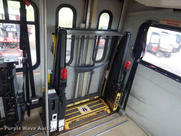 image for item HI9978 2010 Ford F650 Super Duty  shuttle bus