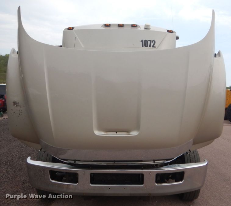 image for item HI9978 2010 Ford F650 Super Duty  shuttle bus