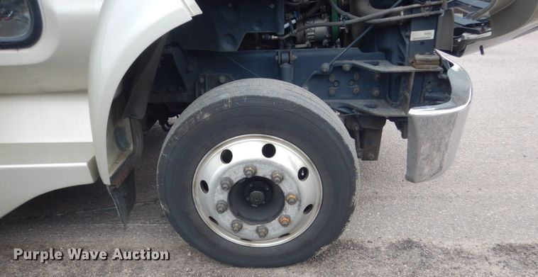 image for item HI9978 2010 Ford F650 Super Duty  shuttle bus