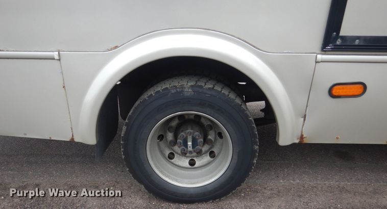 image for item HI9978 2010 Ford F650 Super Duty  shuttle bus